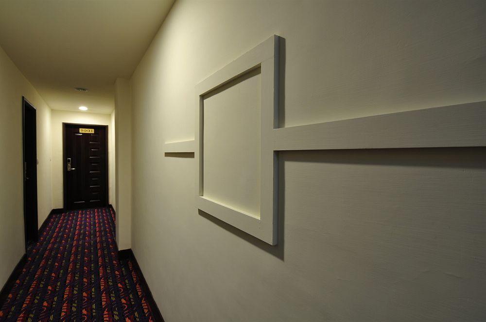 Bravo Hotel Taichung Extérieur photo