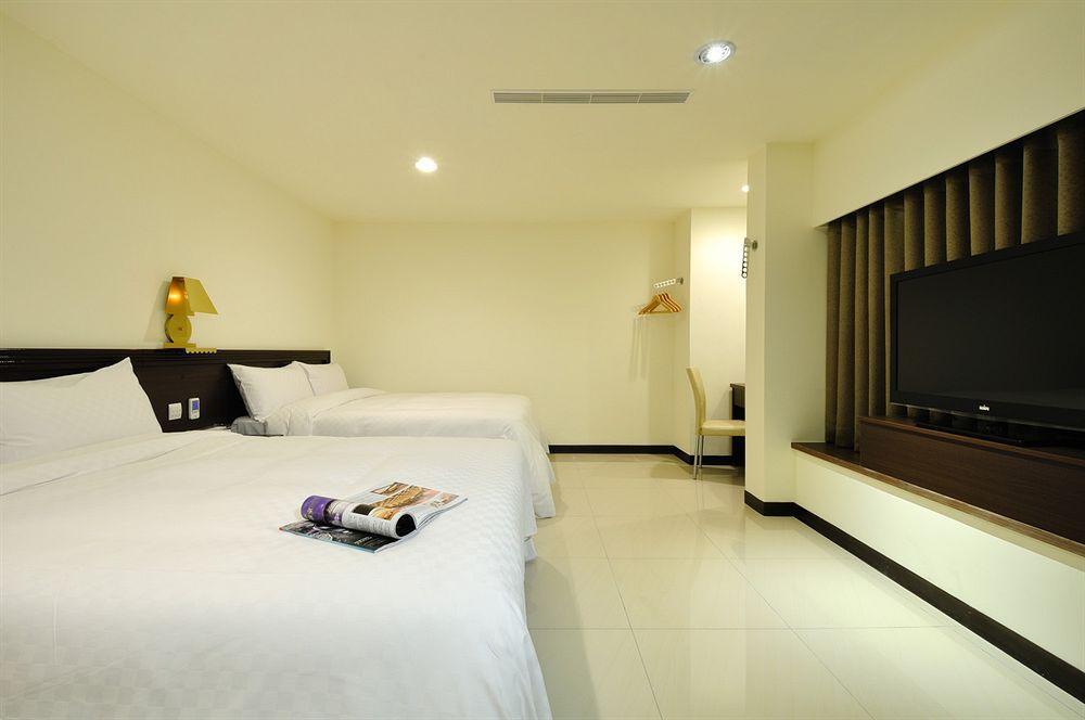 Bravo Hotel Taichung Extérieur photo