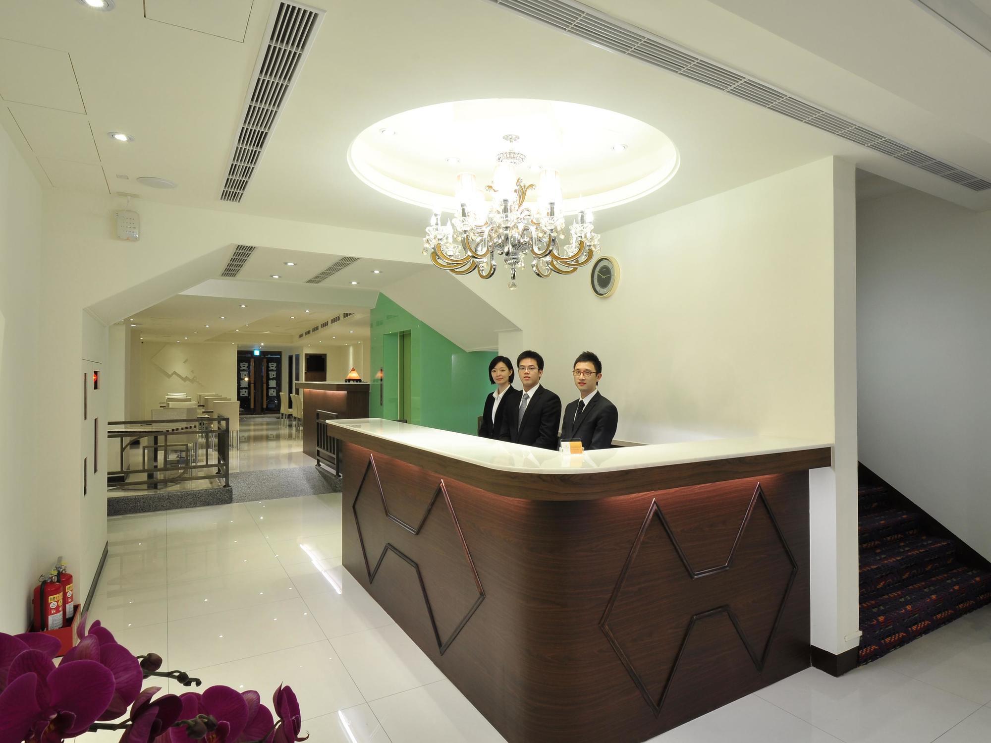 Bravo Hotel Taichung Extérieur photo