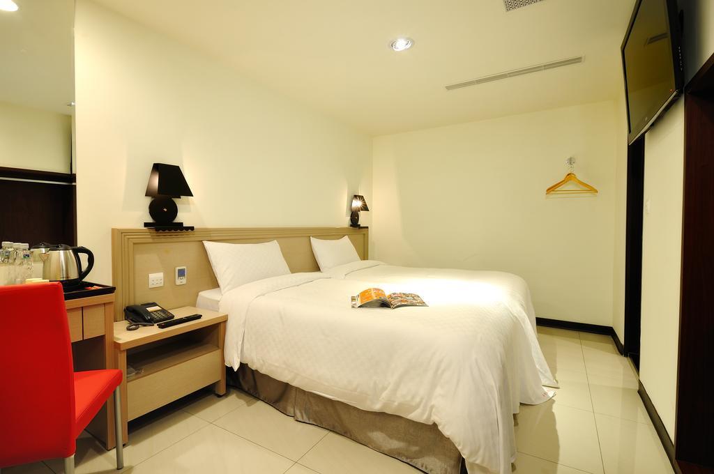 Bravo Hotel Taichung Extérieur photo