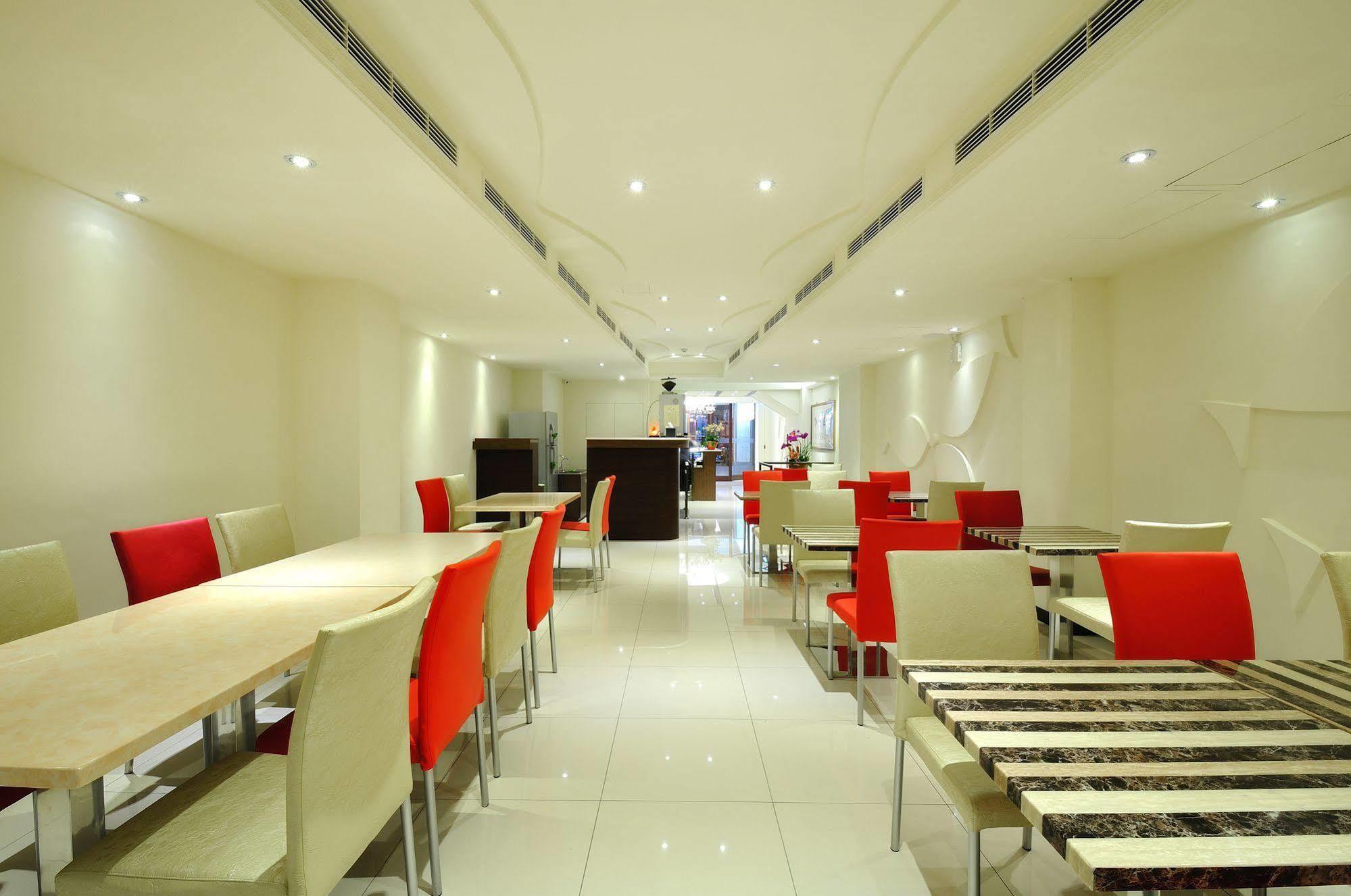Bravo Hotel Taichung Extérieur photo