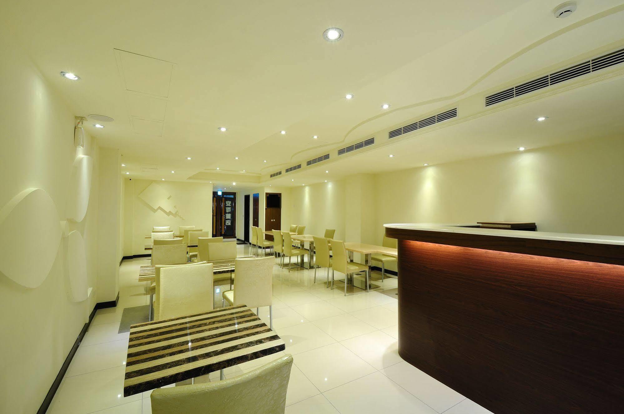 Bravo Hotel Taichung Extérieur photo