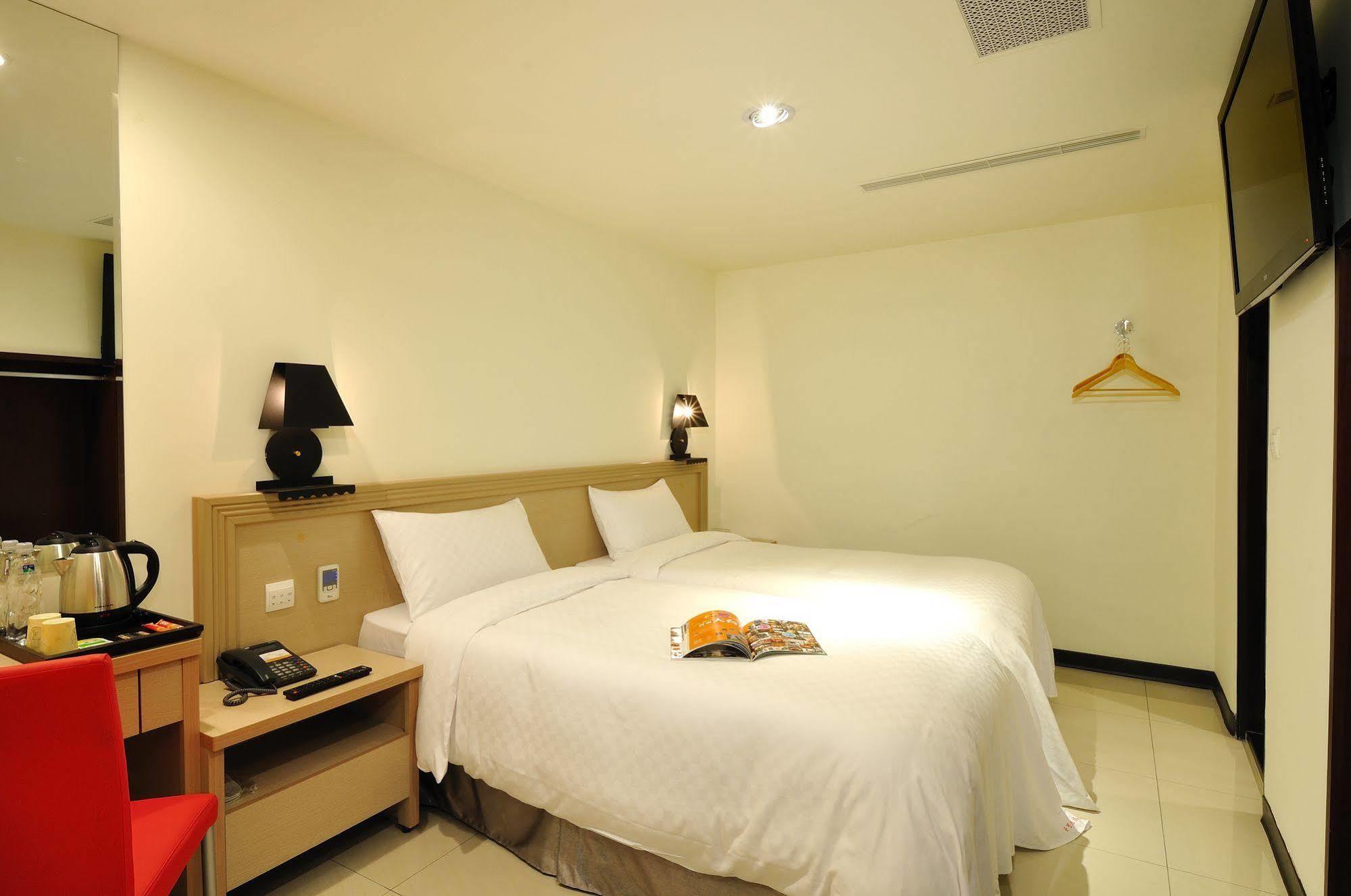 Bravo Hotel Taichung Extérieur photo