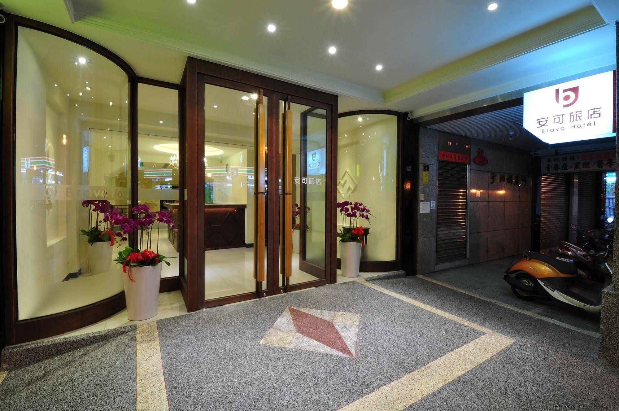 Bravo Hotel Taichung Extérieur photo