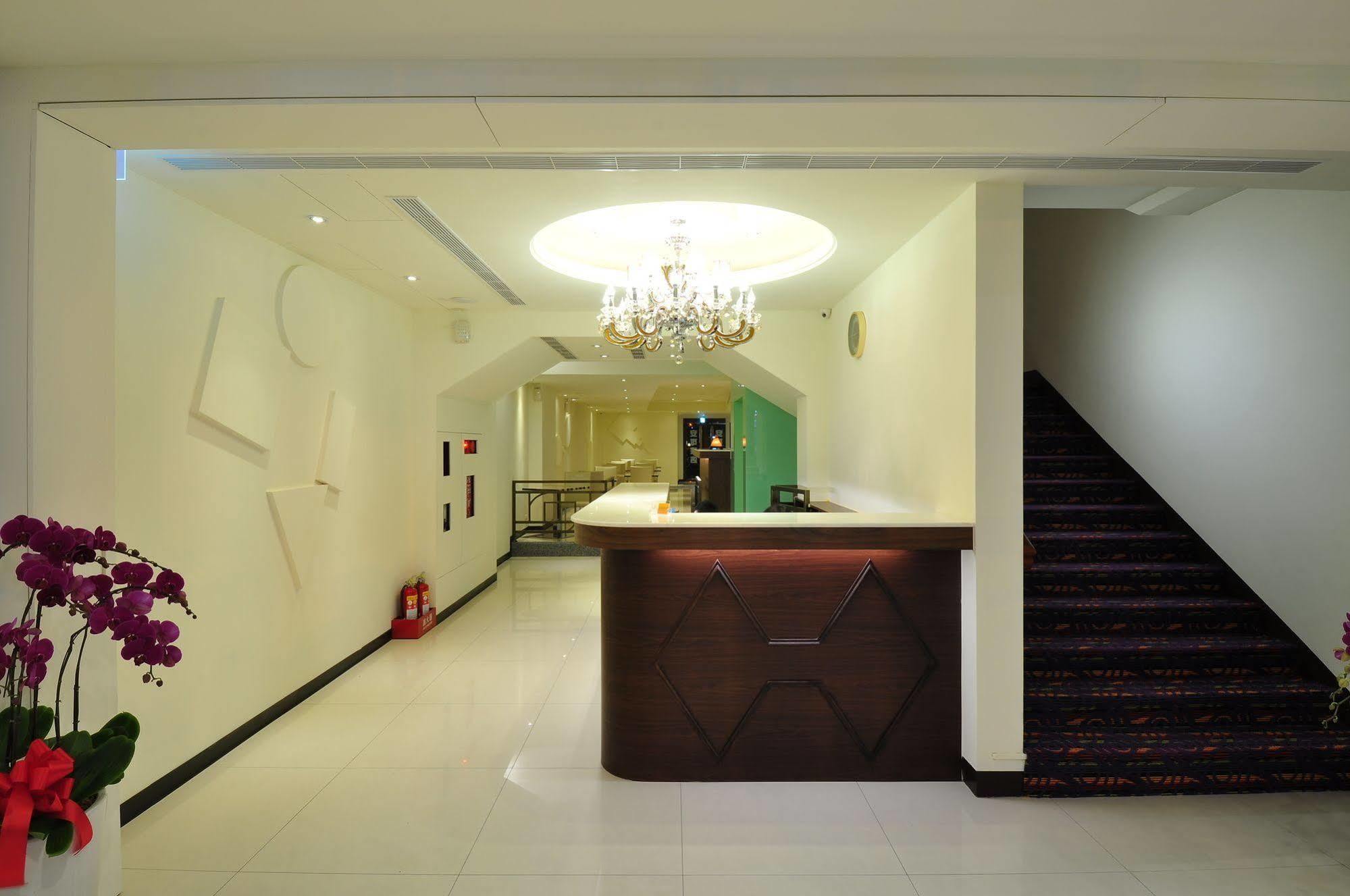 Bravo Hotel Taichung Extérieur photo