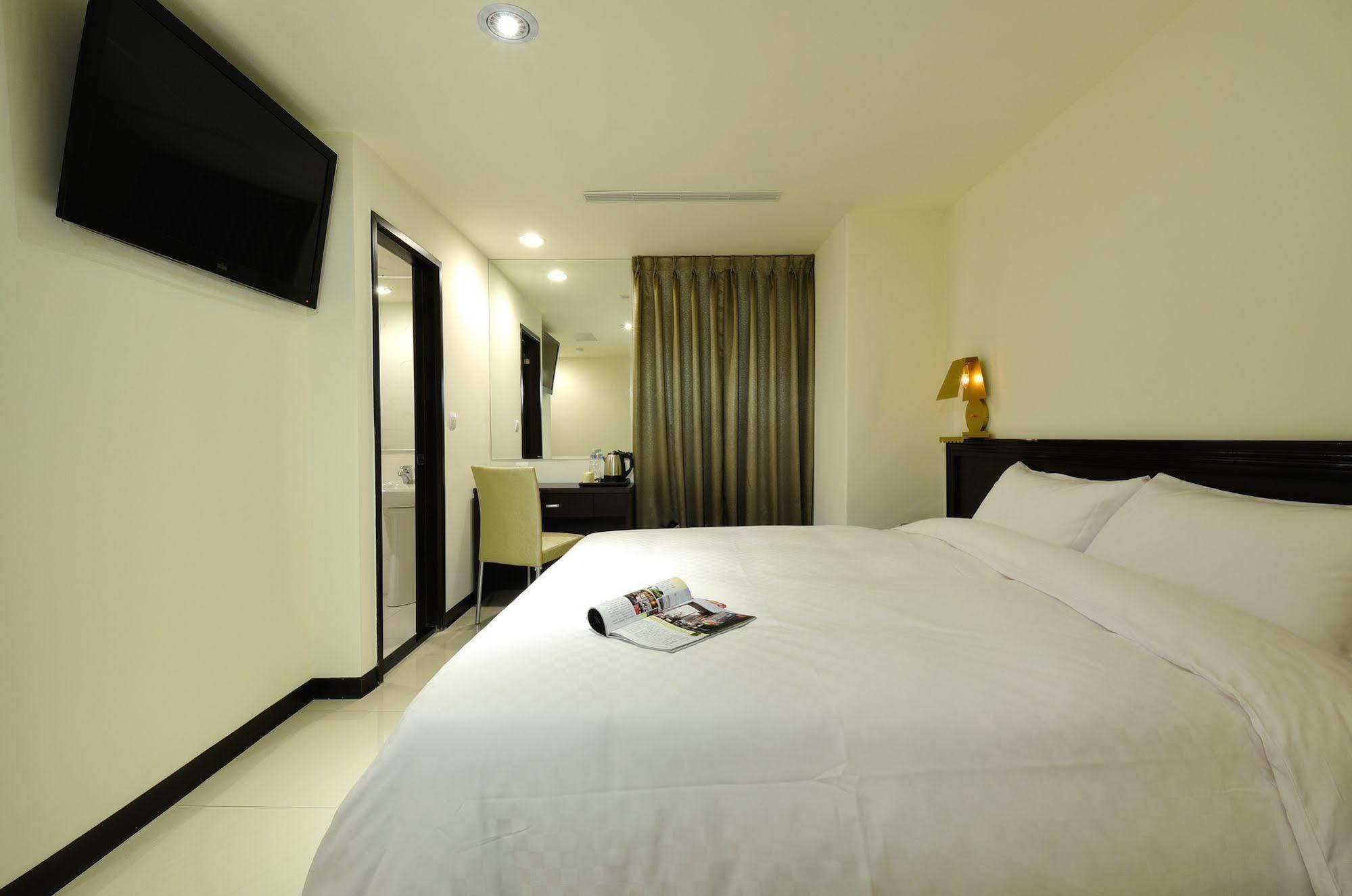 Bravo Hotel Taichung Extérieur photo