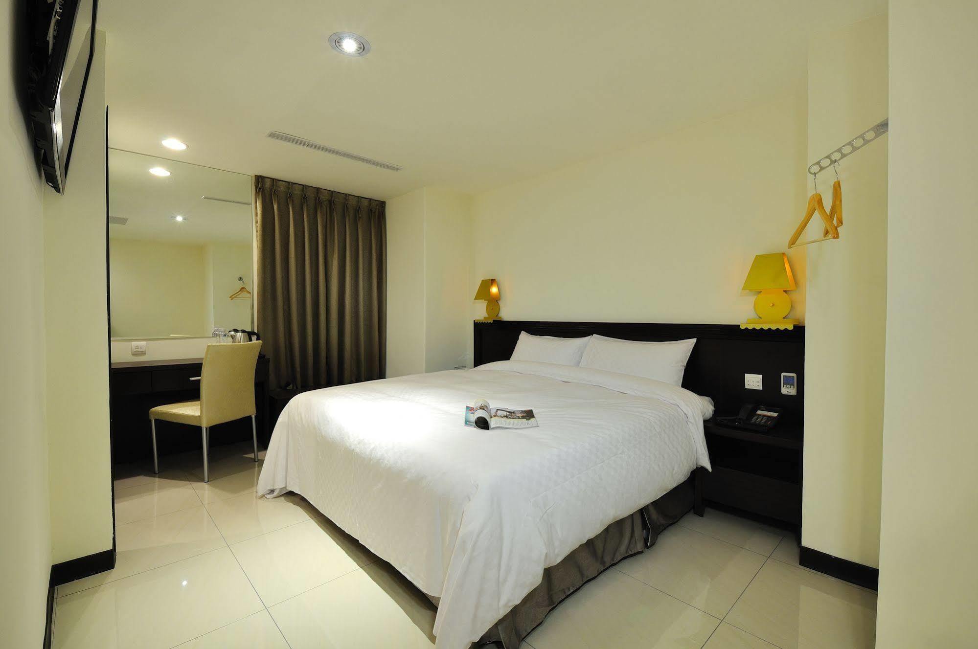 Bravo Hotel Taichung Extérieur photo