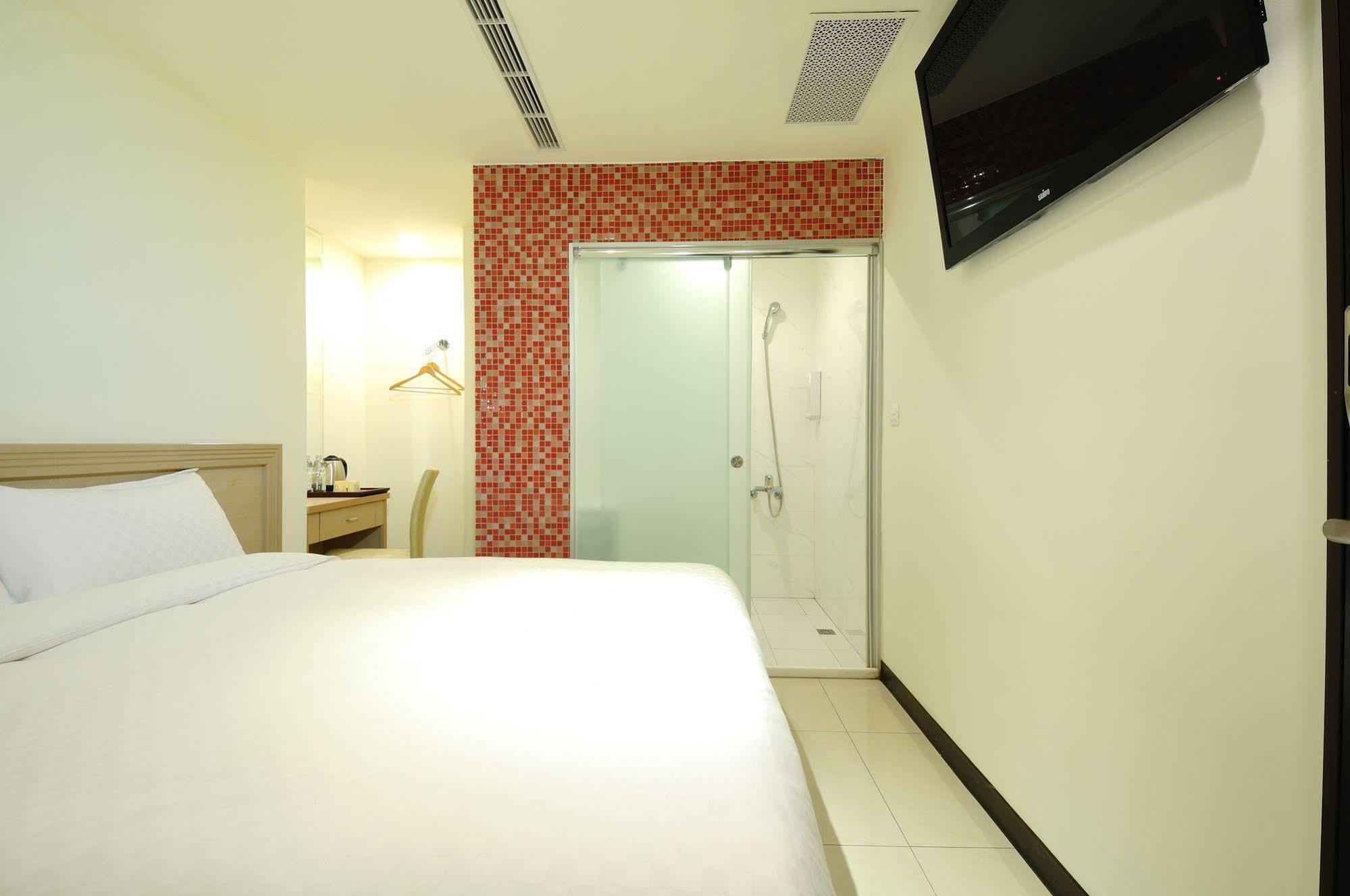 Bravo Hotel Taichung Extérieur photo
