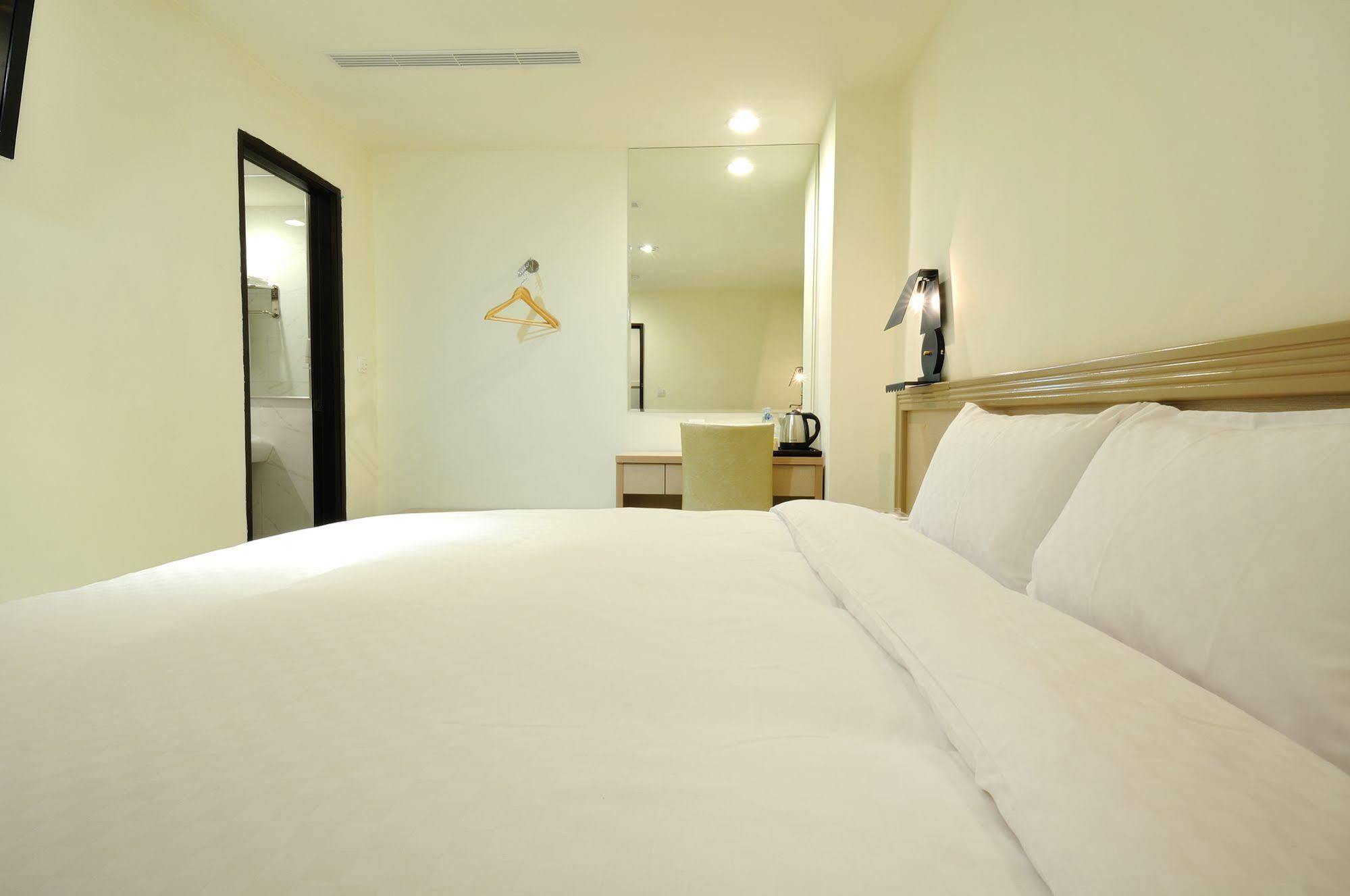 Bravo Hotel Taichung Extérieur photo