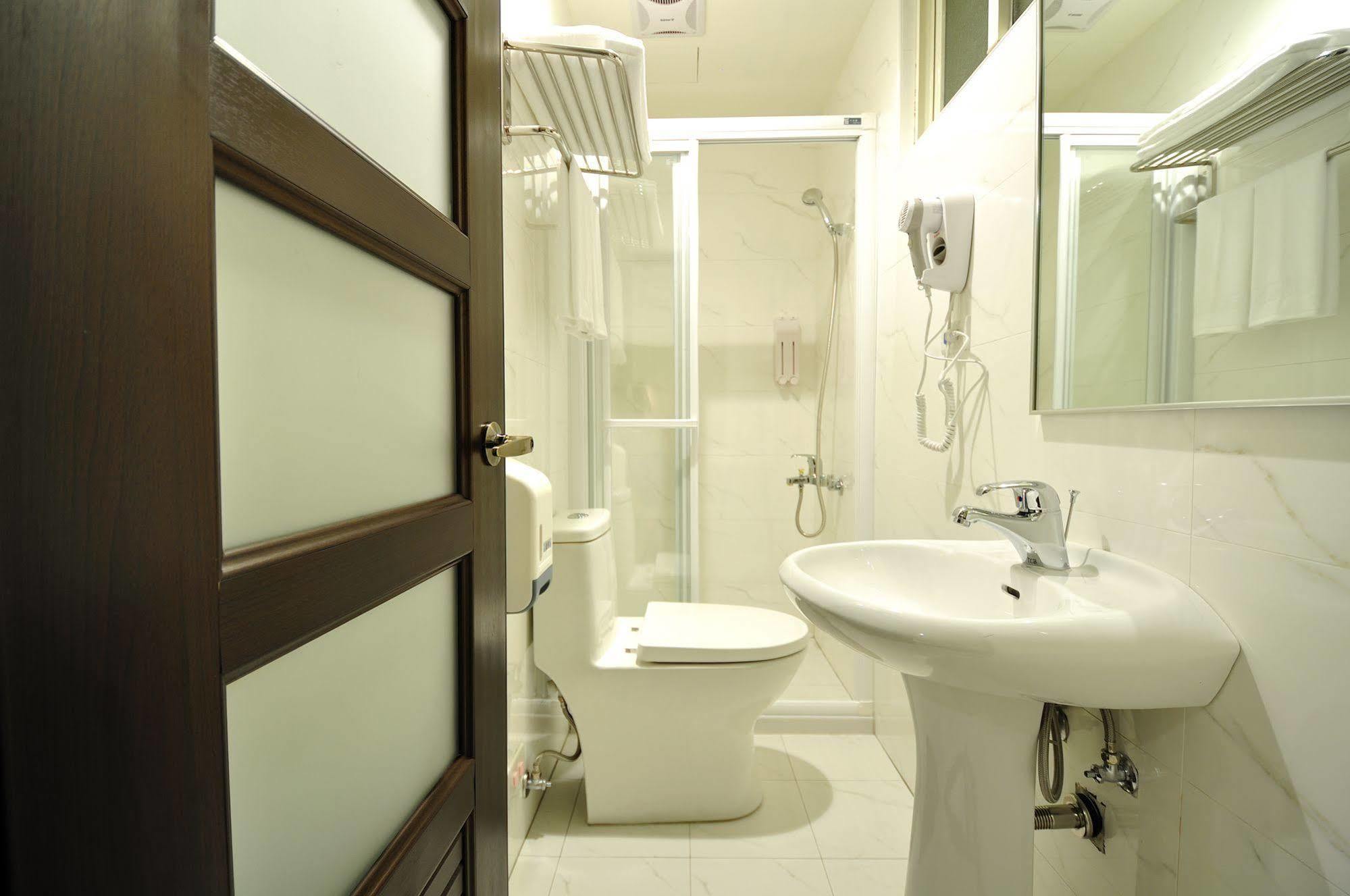Bravo Hotel Taichung Extérieur photo