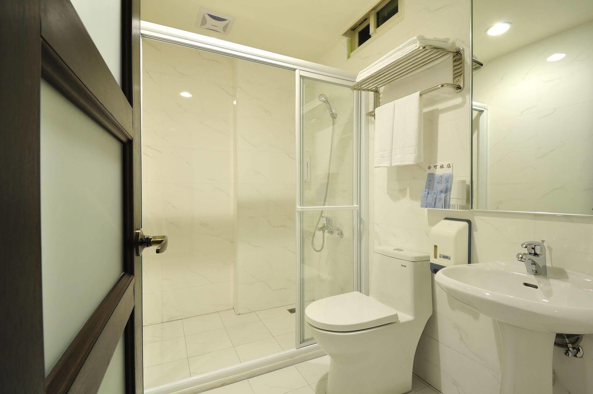 Bravo Hotel Taichung Extérieur photo