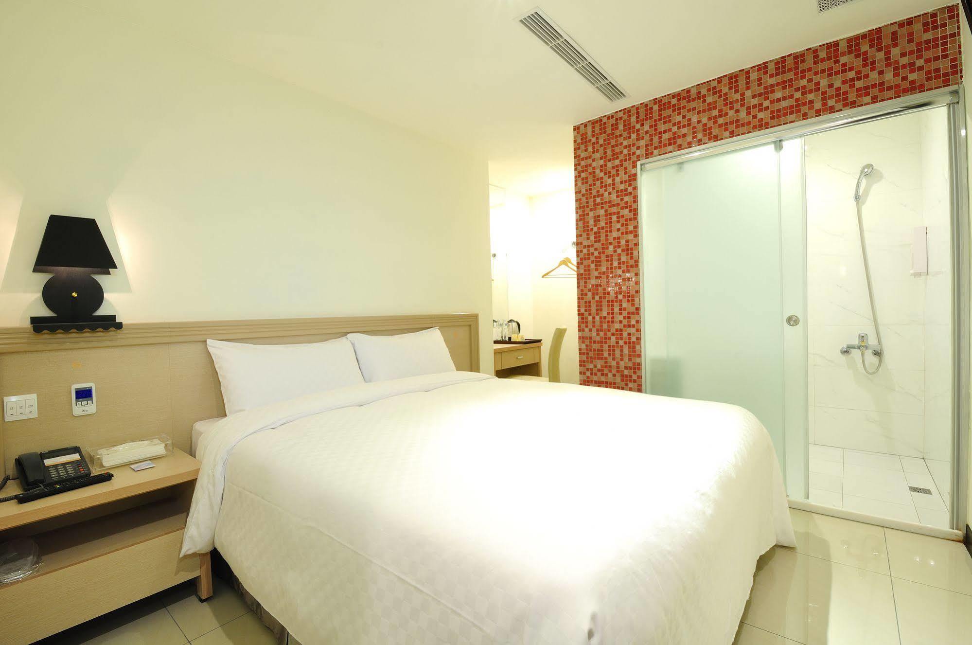 Bravo Hotel Taichung Extérieur photo