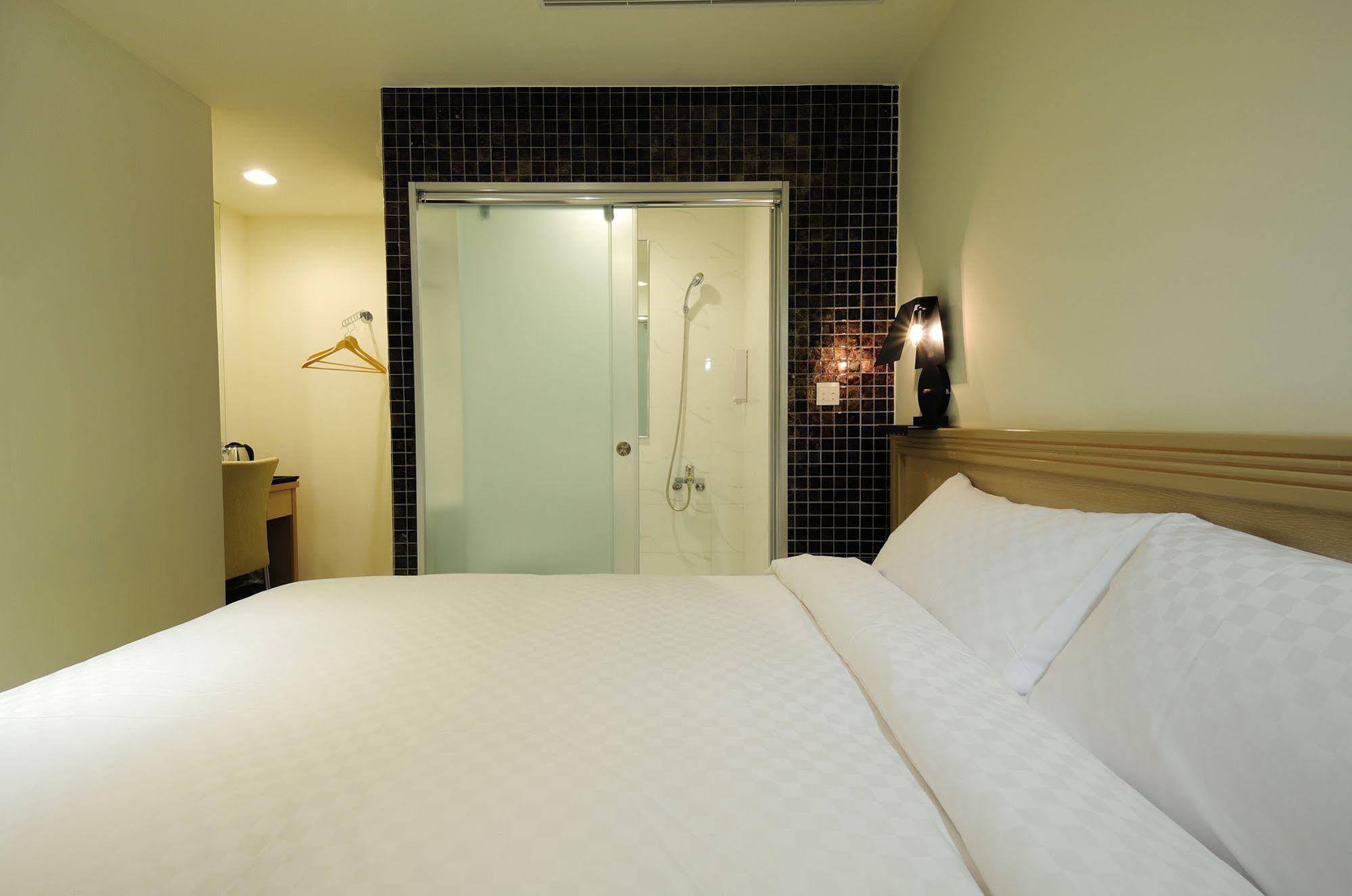 Bravo Hotel Taichung Extérieur photo